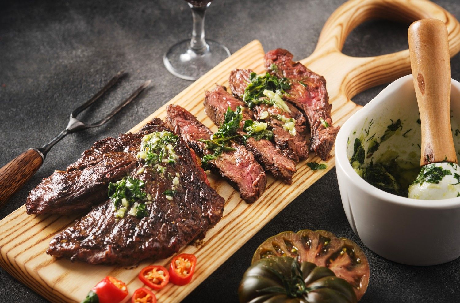 Grillowany stek z sosem chimichurri