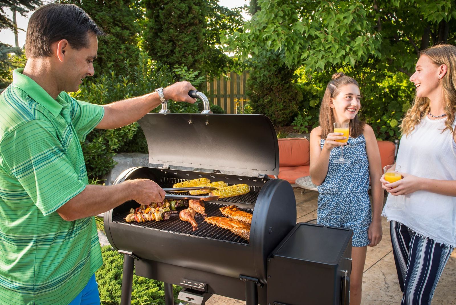 Grillowanie na grillu na pellet marki Broil King