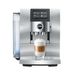 Ekspres Jura Z10 Aluminium Black (EB) przygotowujący kawę latte macchiato.