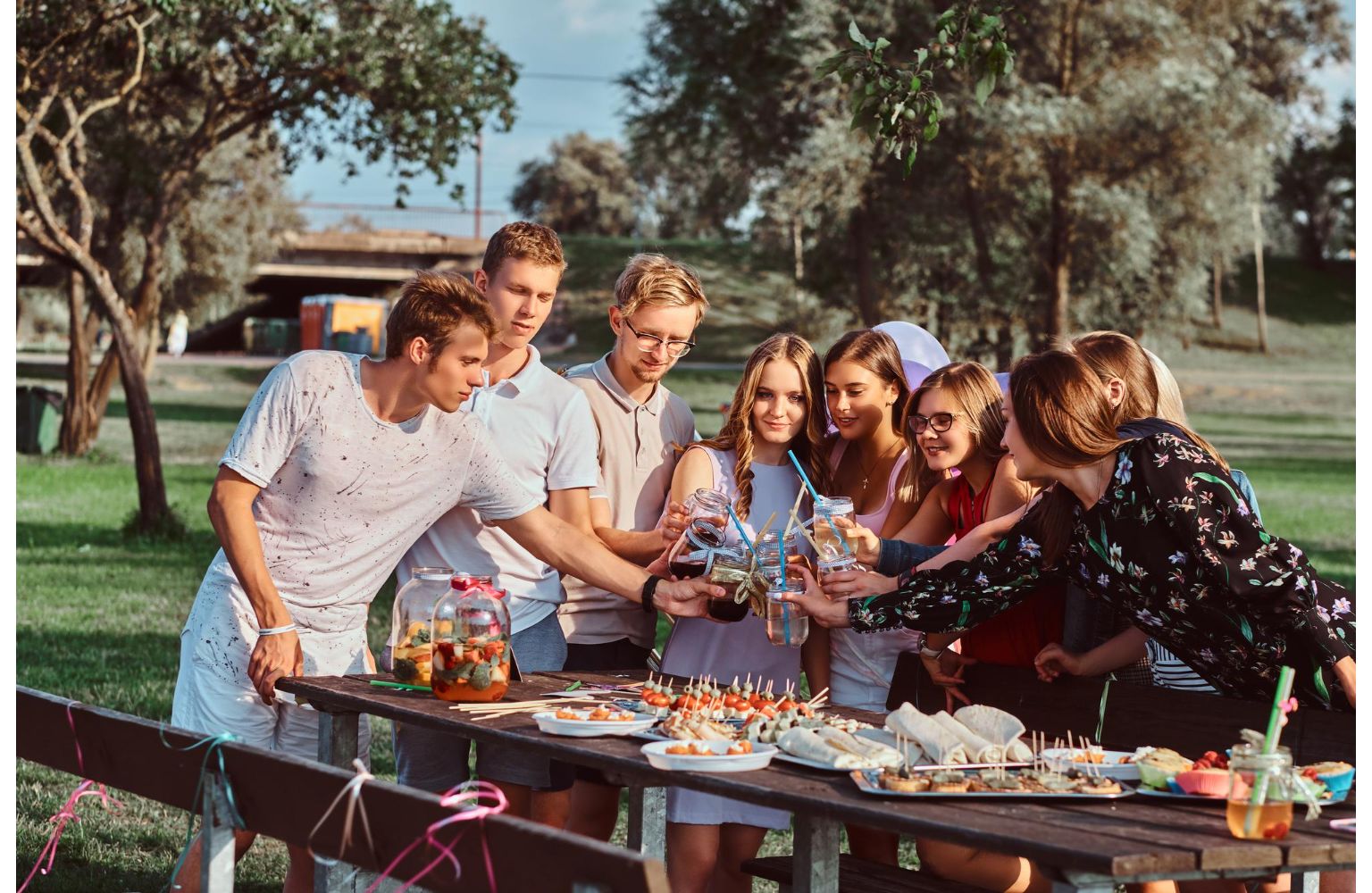 Urodzinowy grill – co podać? Jakie menu na grilla urodzinowego? 