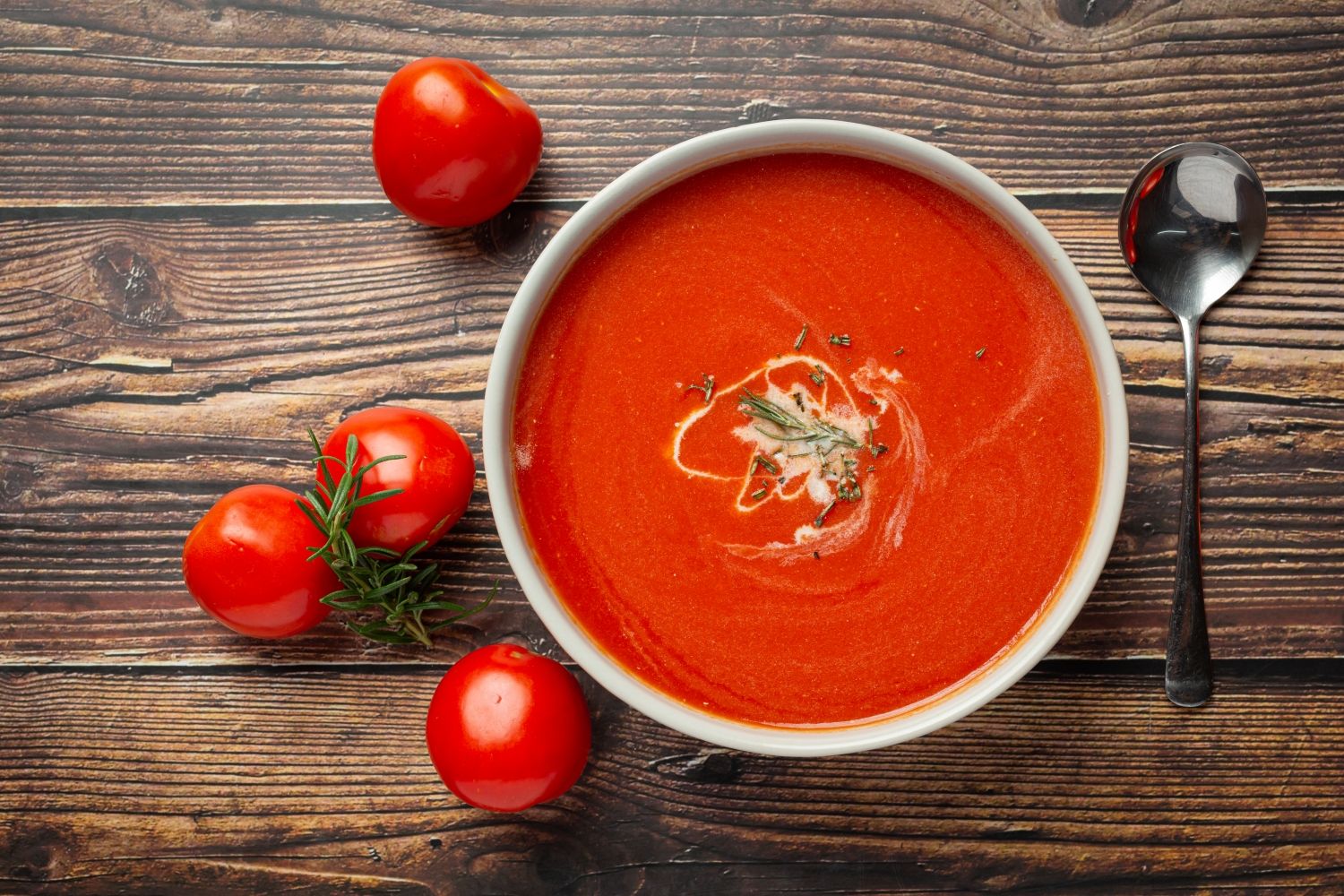 Gładki krem gazpacho z pomidorów