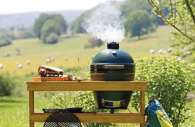 Dobry ceramiczny grill węglowy - model Big Green Egg