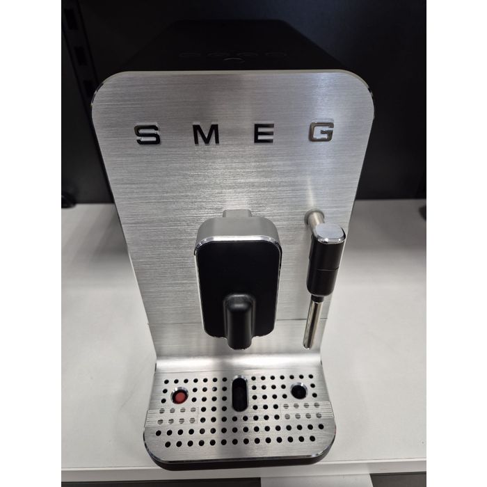 OUTLET Ekspozycja Smeg Ekspres automatyczny z dyszą spieniającą 50's style Czarny (BCC02BLMEU)
