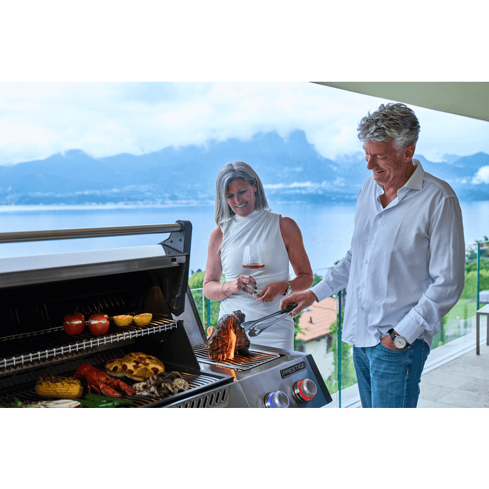 Grill gazowy Napoleon Prestige PRO 665 z palnikiem rożna i palnikiem bocznym Sizzle Zone (PRO665VXRSIBPSS-PL)
