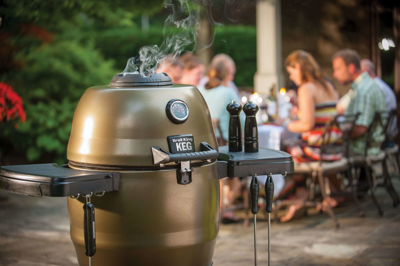 Niezwykły KEG - charakterystyka grilli węglowych Broil King