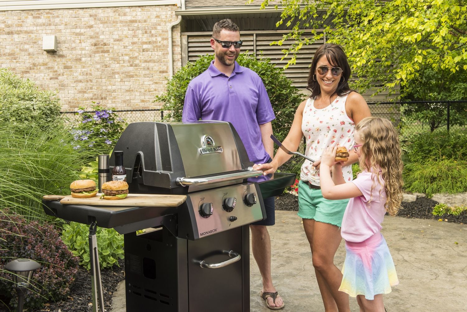 Broil King Monarch 320 lifestyle