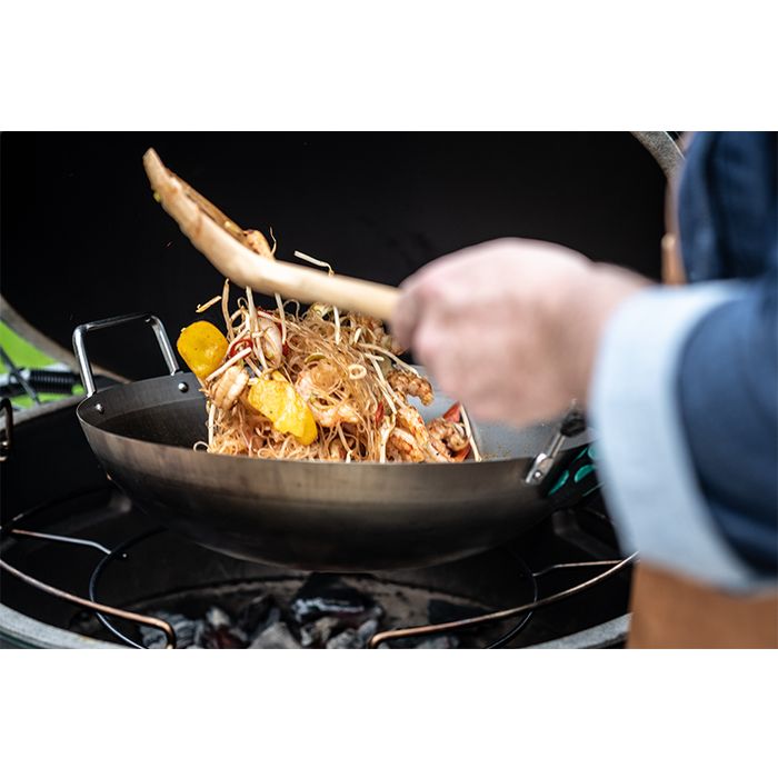 Wok do grilla ze stali węglowej z bambusową szpatułką do Big Green Egg (120779)
