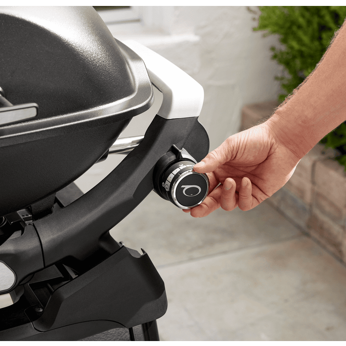 Grill gazowy Weber Q 2200N ze stolikami bocznymi i kompaktowym stojakiem (1501094)
