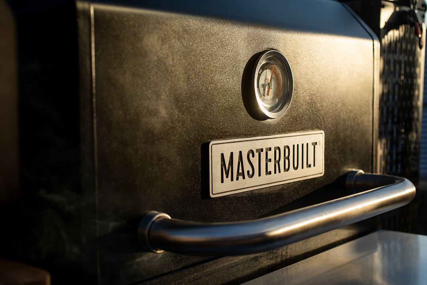 Amerykańska marka Masterbuilt - cyfrowe grille węglowe