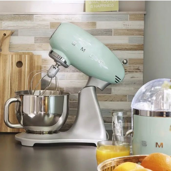Mikser planetarny 50's style ze srebrną podstawą Pastelowa zieleń 4,8L Smeg (SMF02PGEU) 