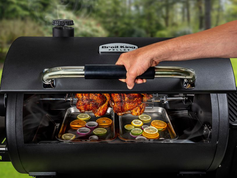 Grill na pellet z zestawem rożna