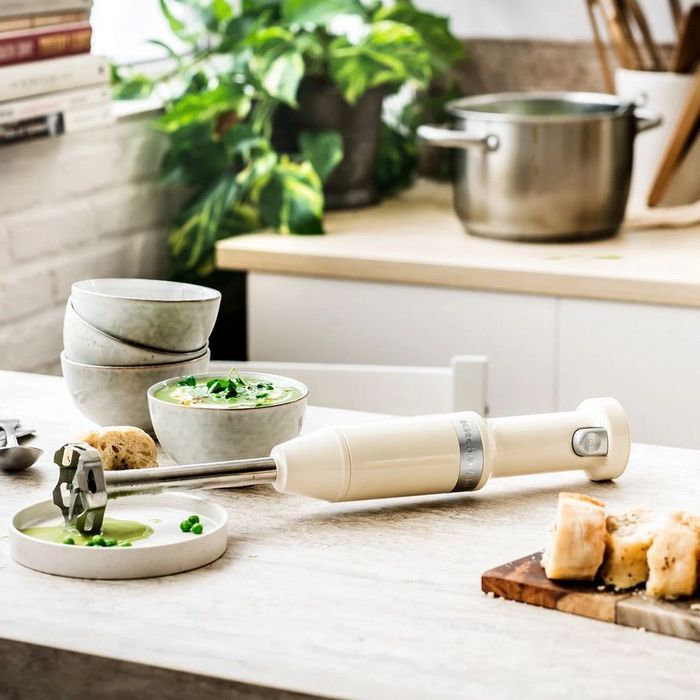 Bezprzewodowy blender ręczny Almond Cream KitchenAid (5KHBBV53EAC)