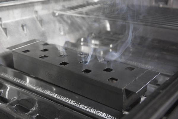 Wędzenie na grillu gazowym - wędzarka Broil King z wiórkami