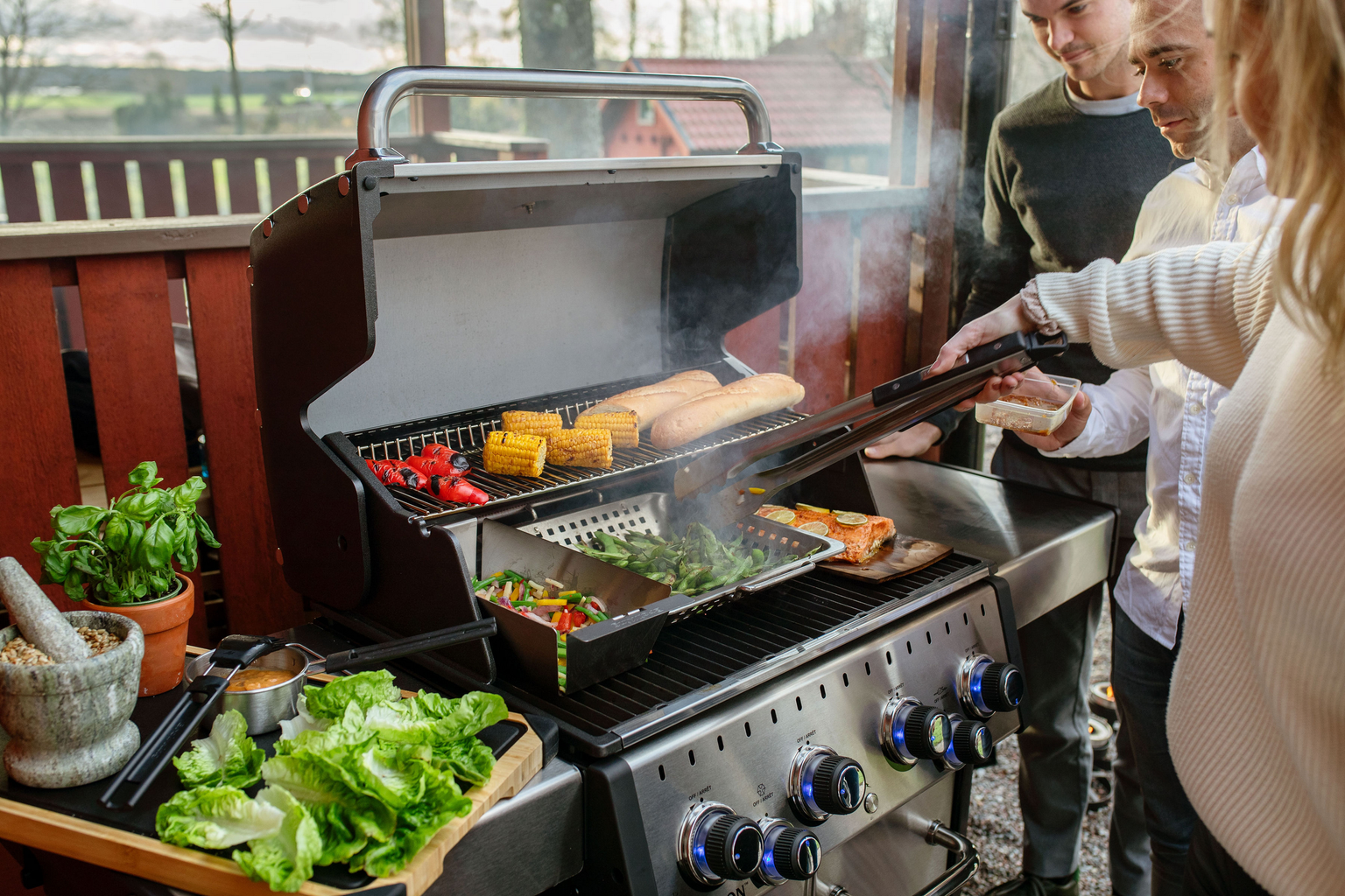 Jakiej wielkości grill gazowy kupić? Porady na przykładzie modeli Broil King