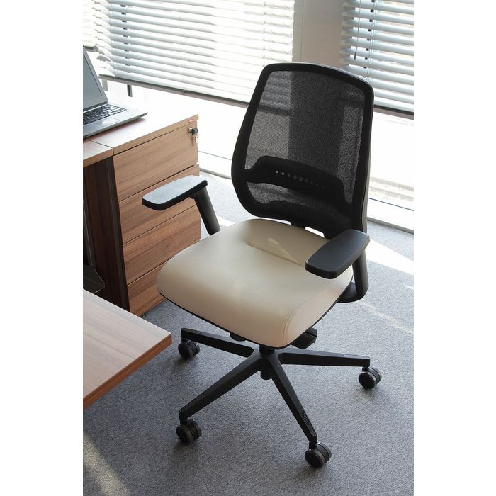 Fotel obrotowy MOMO MO 102 black Bejot 