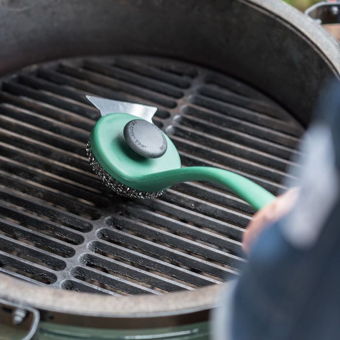 Szczotka do czyszczenia rusztu z długim uchwytem Big Green Egg (127129)