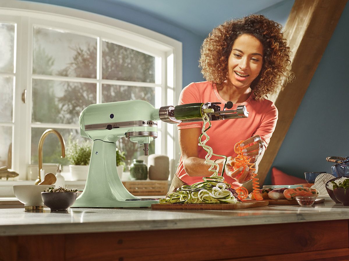 Robot planetarny KitchenAid z przystawką do warzyw