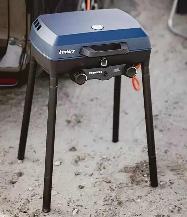 Czym wersja Caravan różni się od standardowego grilla Enders Explorer II?