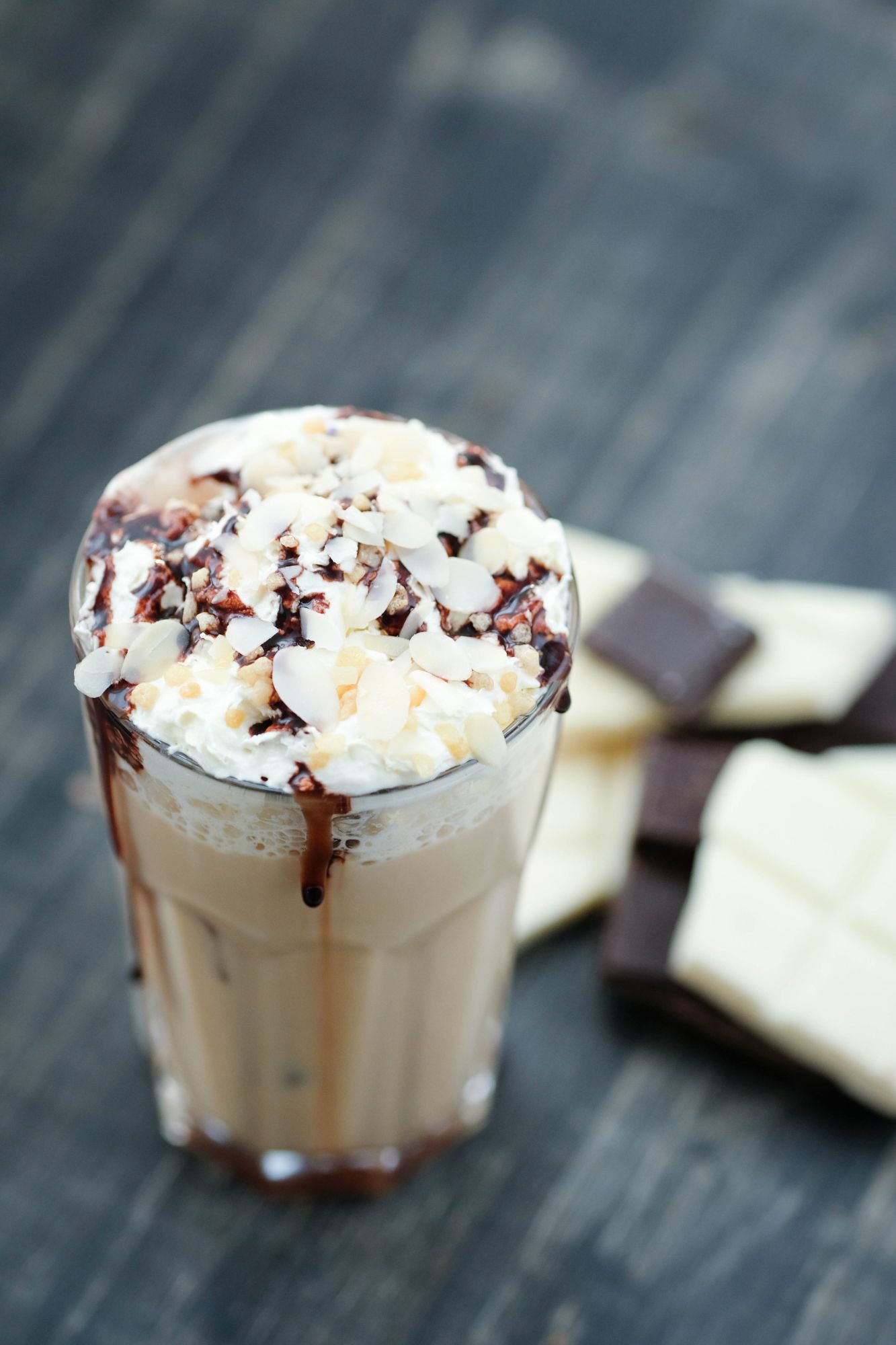 Kawa mocha z dodatkiem białej czekolady