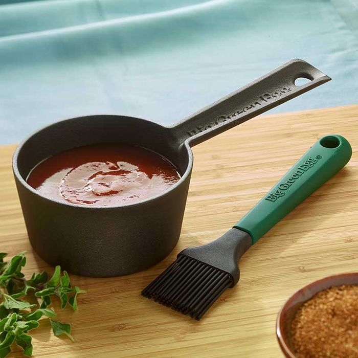 Rondelek żeliwny z silikonowym pędzelkiem Big Green Egg (127822)