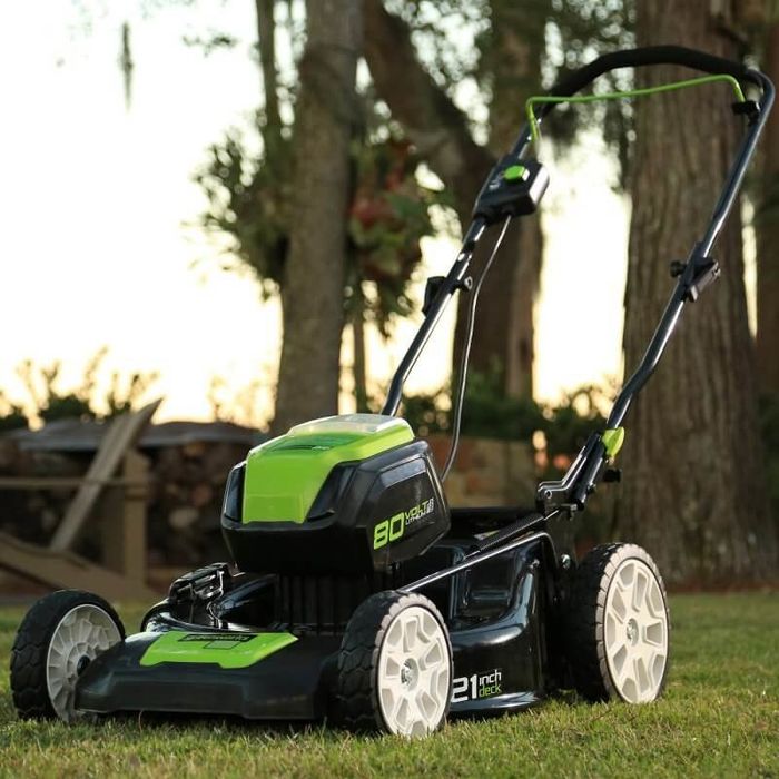 Zestaw GreenWorks Kosiarka 80 V + Pilarka łańcuchowa 80 V + Kosa/Podkaszarka 80 V + Akumulator 4Ah 80 V + Ładowarka 80 V - W ZESTAWIE TANIEJ!