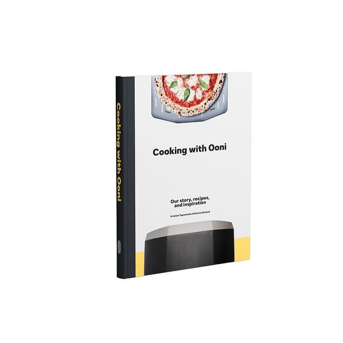 Książka „Cooking with Ooni: nasza historia, przepisy i inspiracje (UU-P34D00)