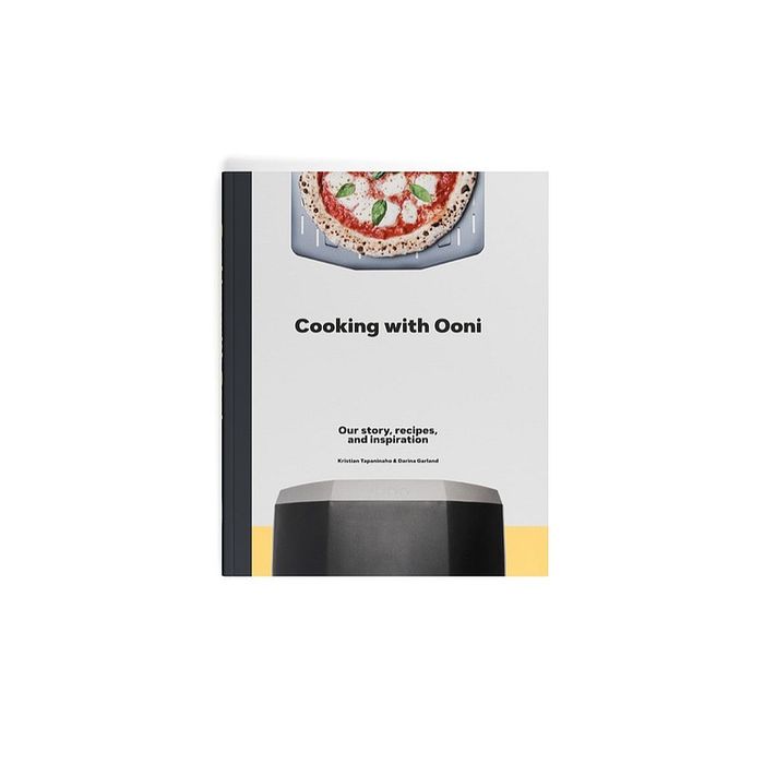 Książka „Cooking with Ooni: nasza historia, przepisy i inspiracje (UU-P34D00)