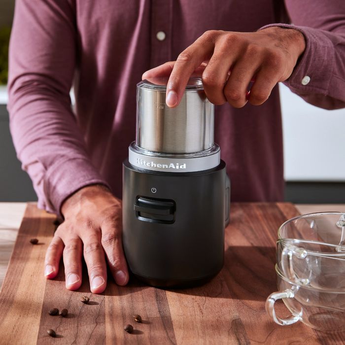 Młynek do kawy na akumulator KitchenAid Go (5KBGR100BM)