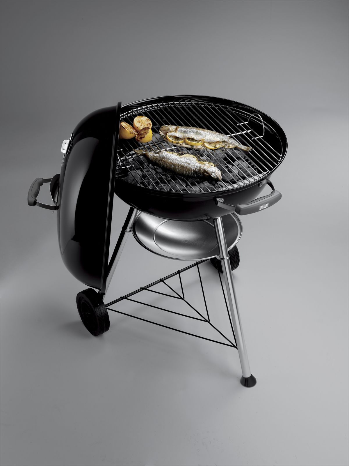 Grill węglowy Weber Compact Kettle 57 cm - potrawy na grillu