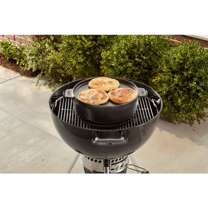 Gourmet BBQ System – Dutch Oven 2 w 1 żeliwny kociołek z żeliwną patelnią Weber (8857)