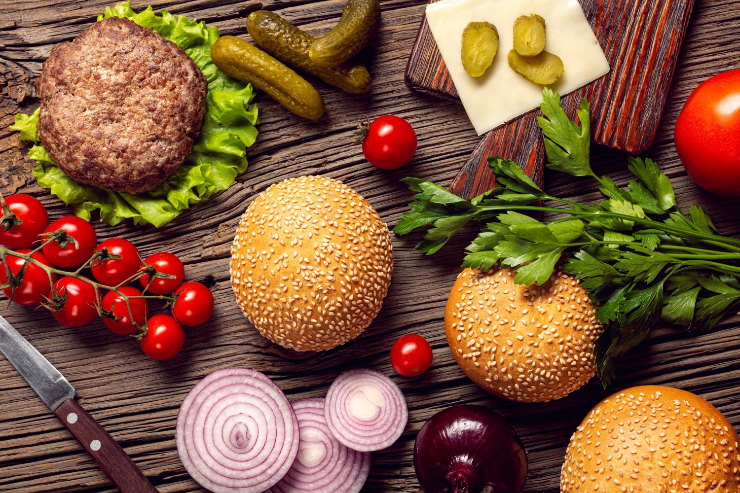 Burgery z grilla gazowego Enders – jakie dodatki
