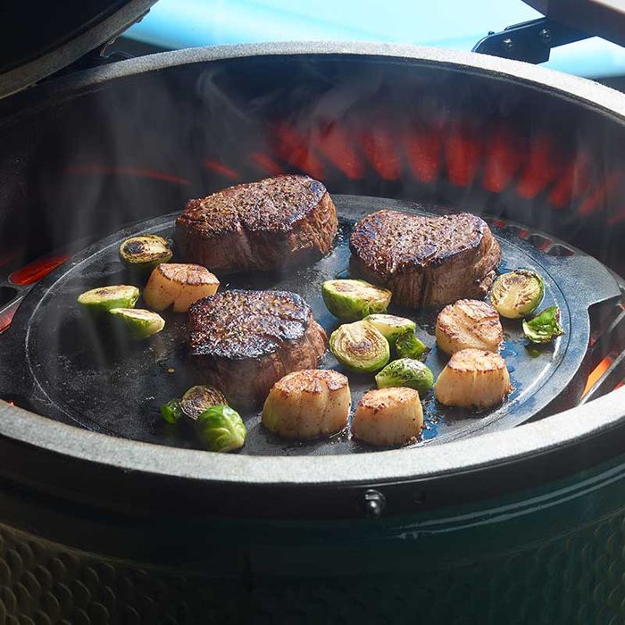 Plancha żeliwna patelnia 36 cm do grilla Big Green Egg Large (117656)