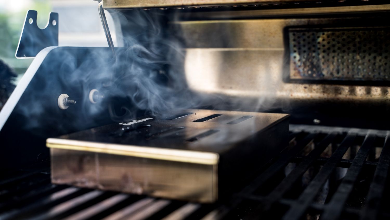 Pojemnik do wędzenia na grillu
