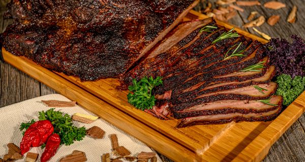 Co przyrządzać na grillach na pellet? Mięsna uczta, w tym żeberka BBQ i rwana wieprzowina (pulled pork)