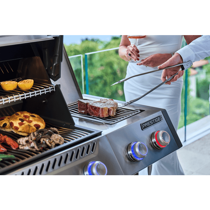 Grill gazowy Napoleon Prestige PRO 665 z palnikiem rożna i palnikiem bocznym Sizzle Zone (PRO665VXRSIBPSS-PL)