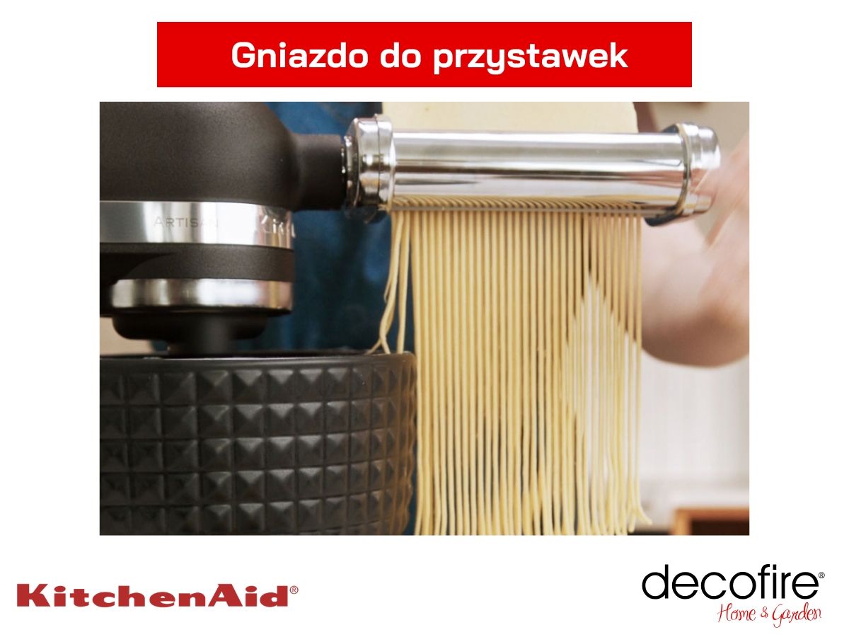 Uniwersalne gniazdo na dodatkowe akcesoria