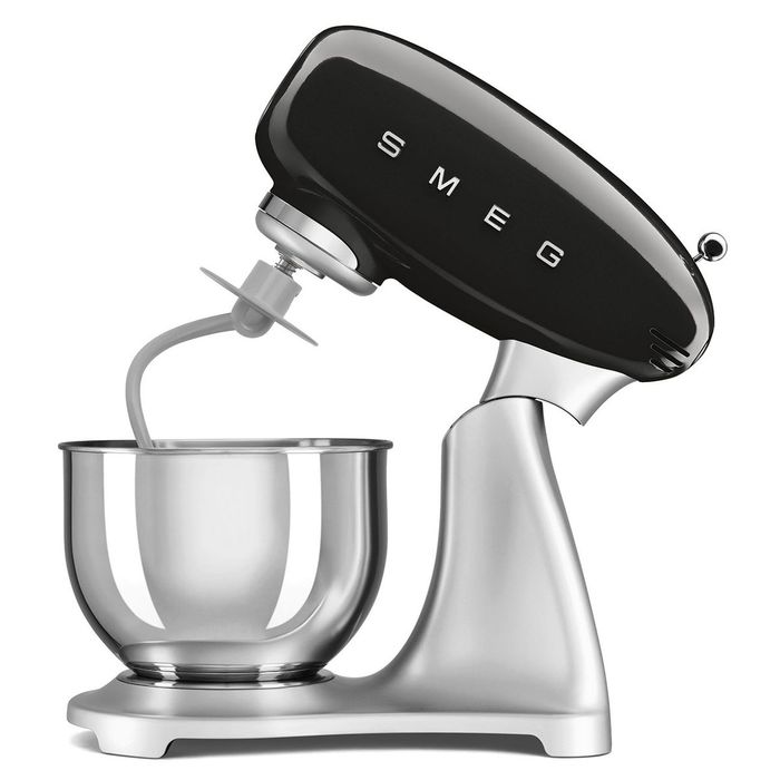 Mikser planetarny 50's style ze srebrną podstawą Czarny 4,8L Smeg (SMF04BLEU)