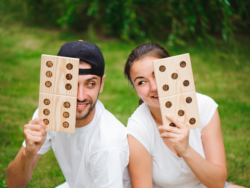 Gigantyczne domino na grilla urodzinowego