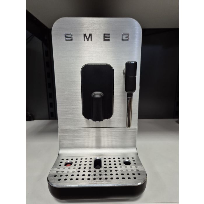 OUTLET Ekspozycja Smeg Ekspres automatyczny z dyszą spieniającą 50's style Czarny (BCC02BLMEU)