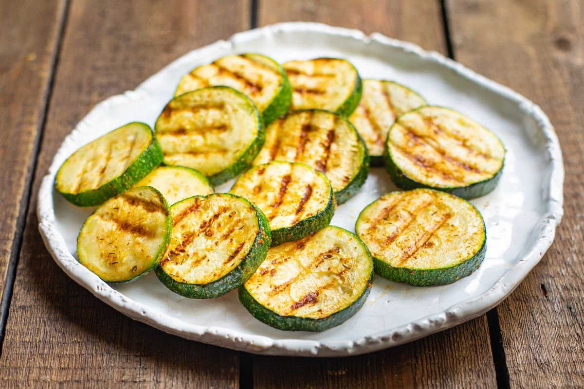 Plastry grillowanej cukinii