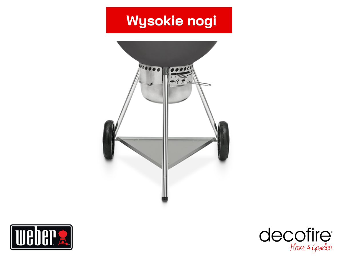 Wysokie nogi zapewniające stabilną konstrukcję grilla węglowego Weber.