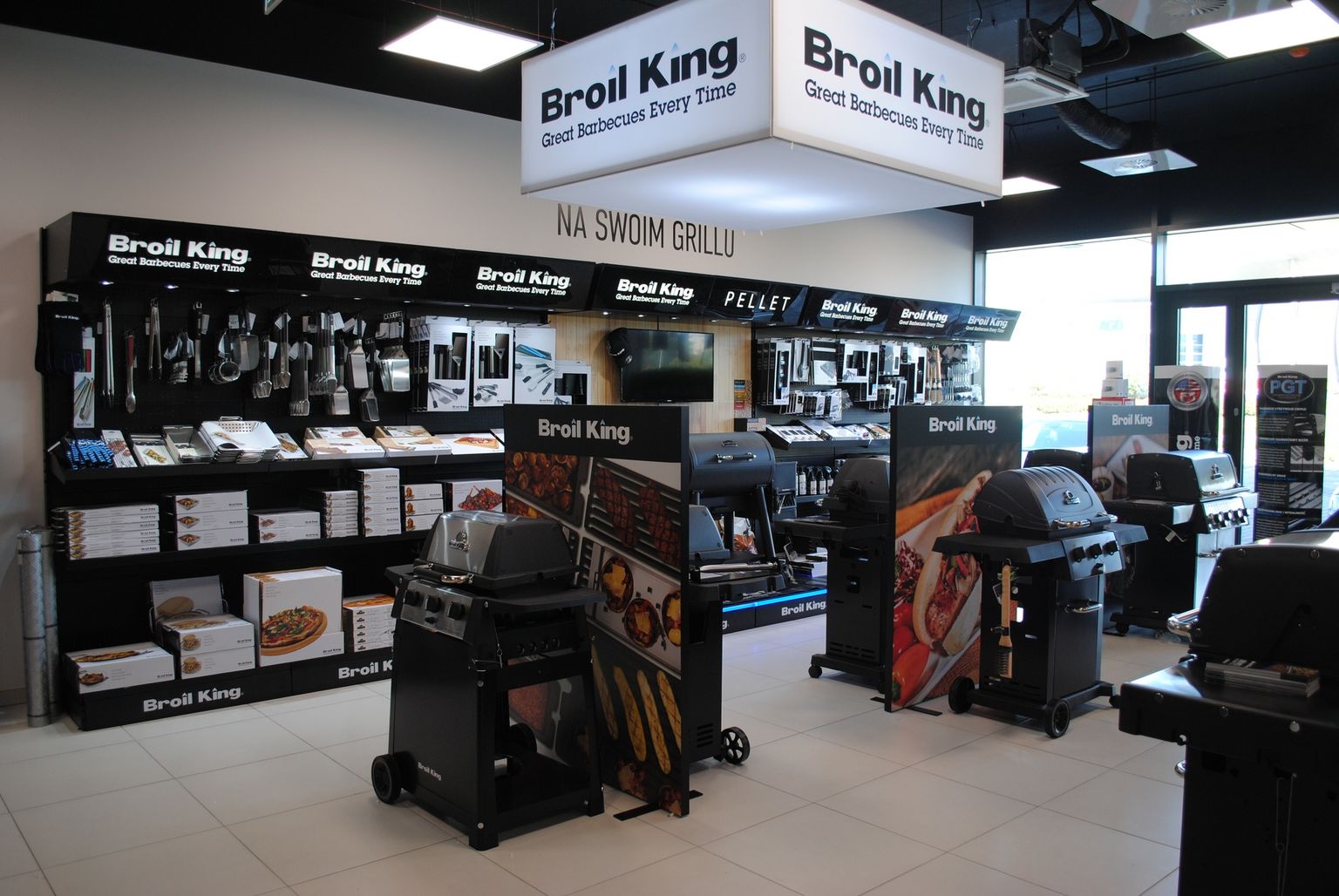 Dlaczego warto kupić grilla Broil King stacjonarnie w salonie Decofire?				