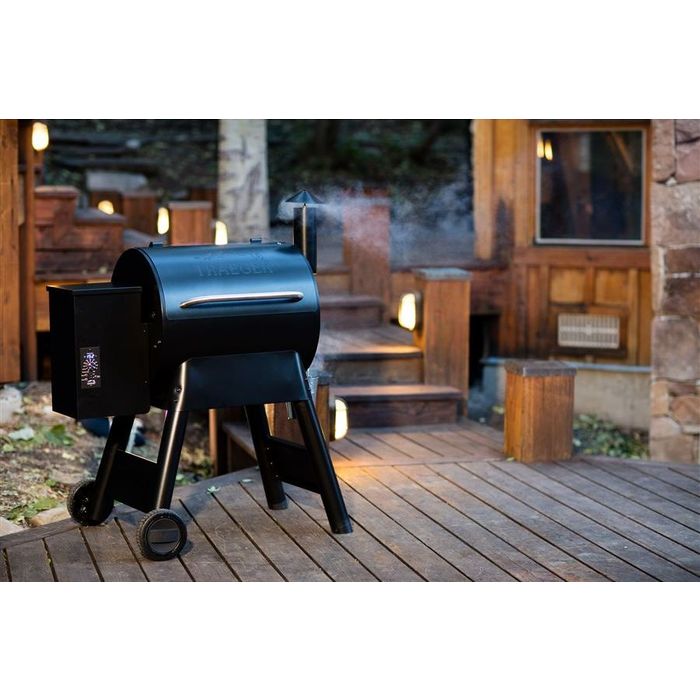 Grill na pellet PRO series 22 (blue) EU Traeger na tarasie