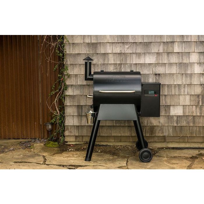 Grill na pellet PRO 575 (black) INT Traeger na podwórku