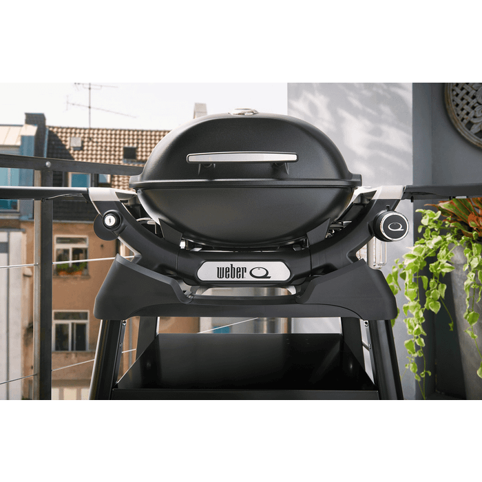 Grill gazowy Weber Q 1200N na kartusze ze stolikami bocznymi i stojakiem (1501085)