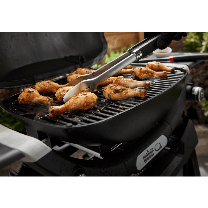 Grill gazowy Weber Q 2200N ze stolikami bocznymi i wózkiem Premium (1501105)