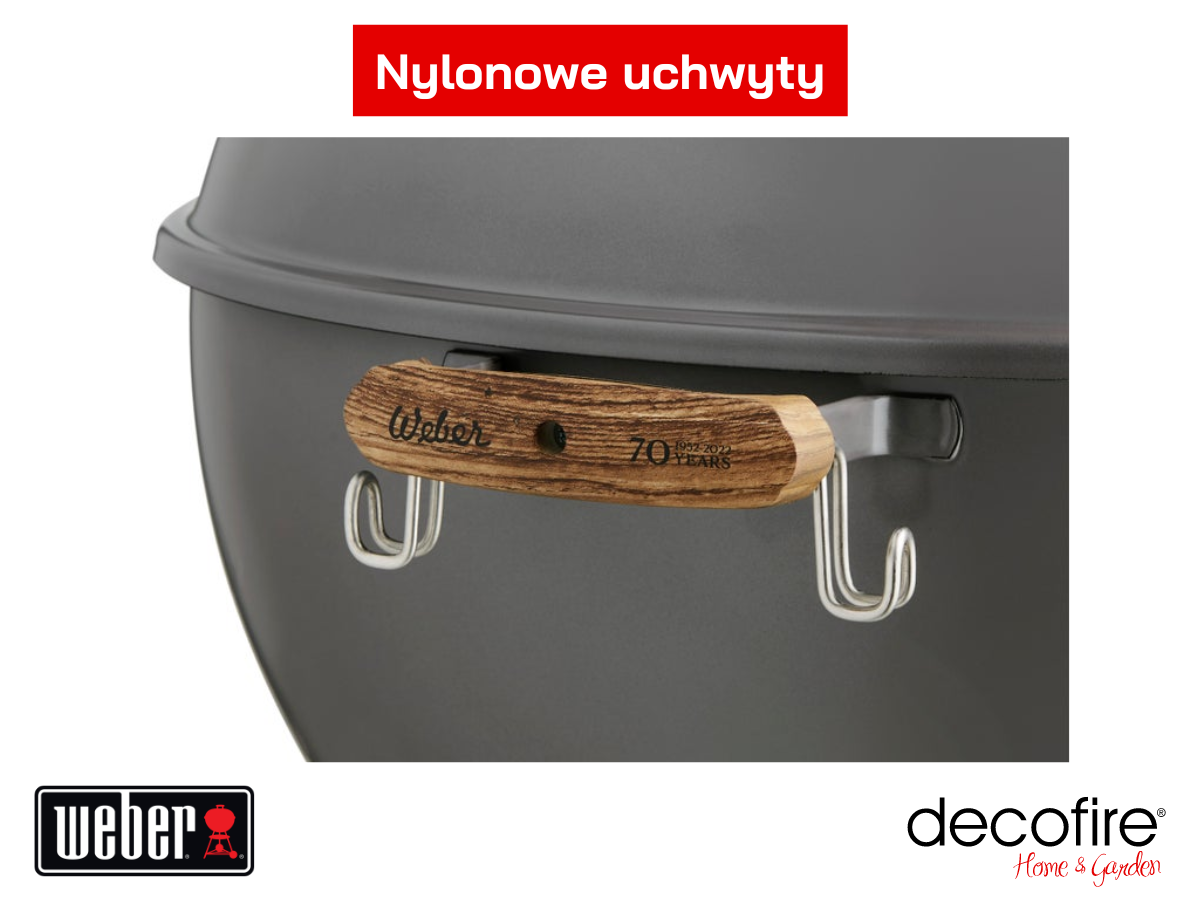 Nylonowe uchwyty przypominające drewno.