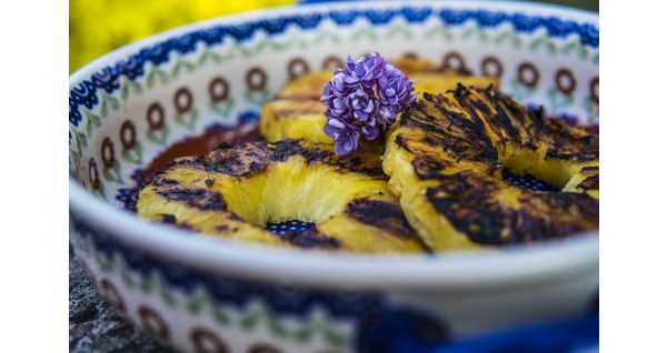 Pomysł na deser z grilla – Grillowane ananasy