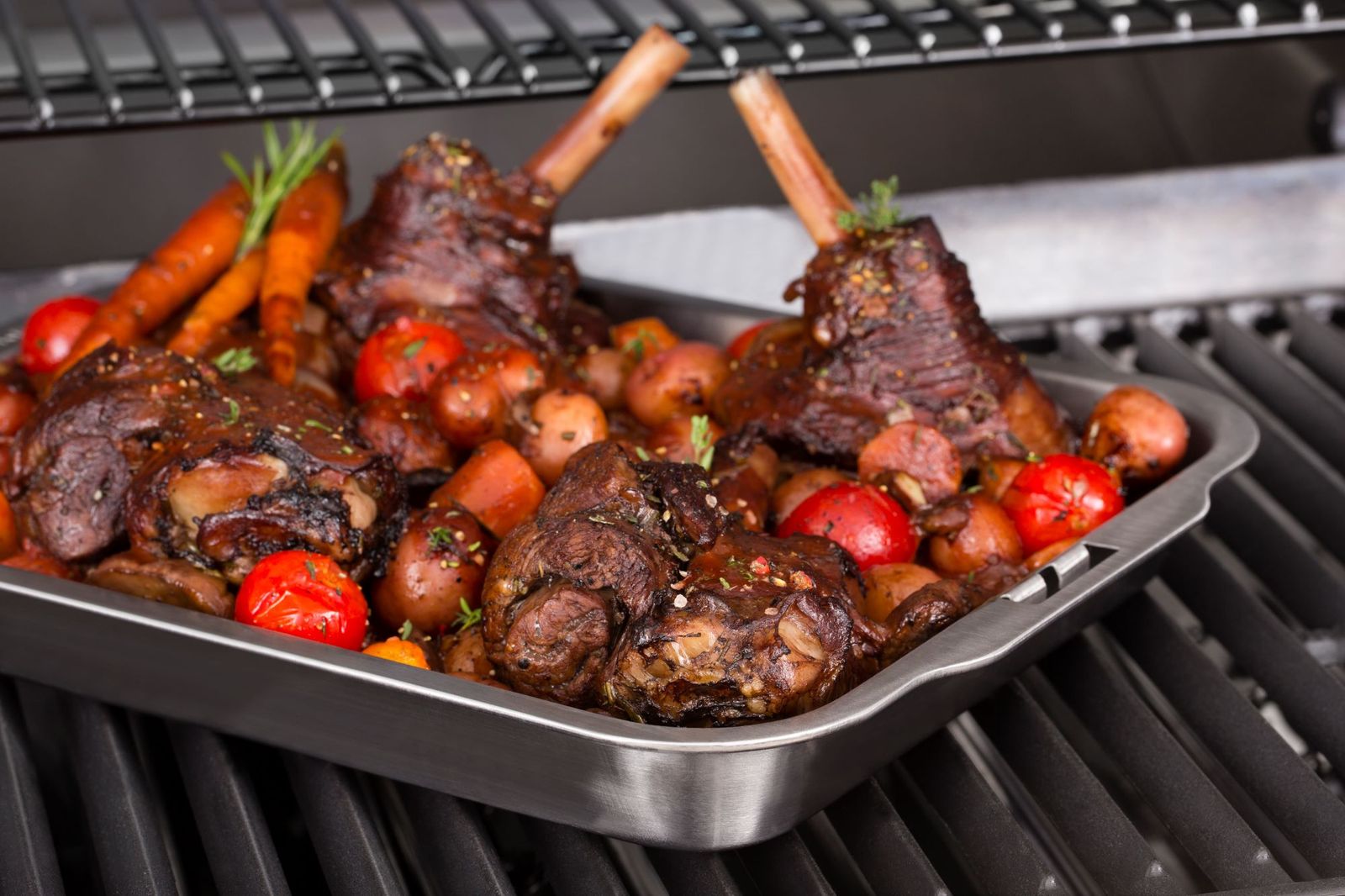 Brutfanna do grillowania Broil King w kuchni