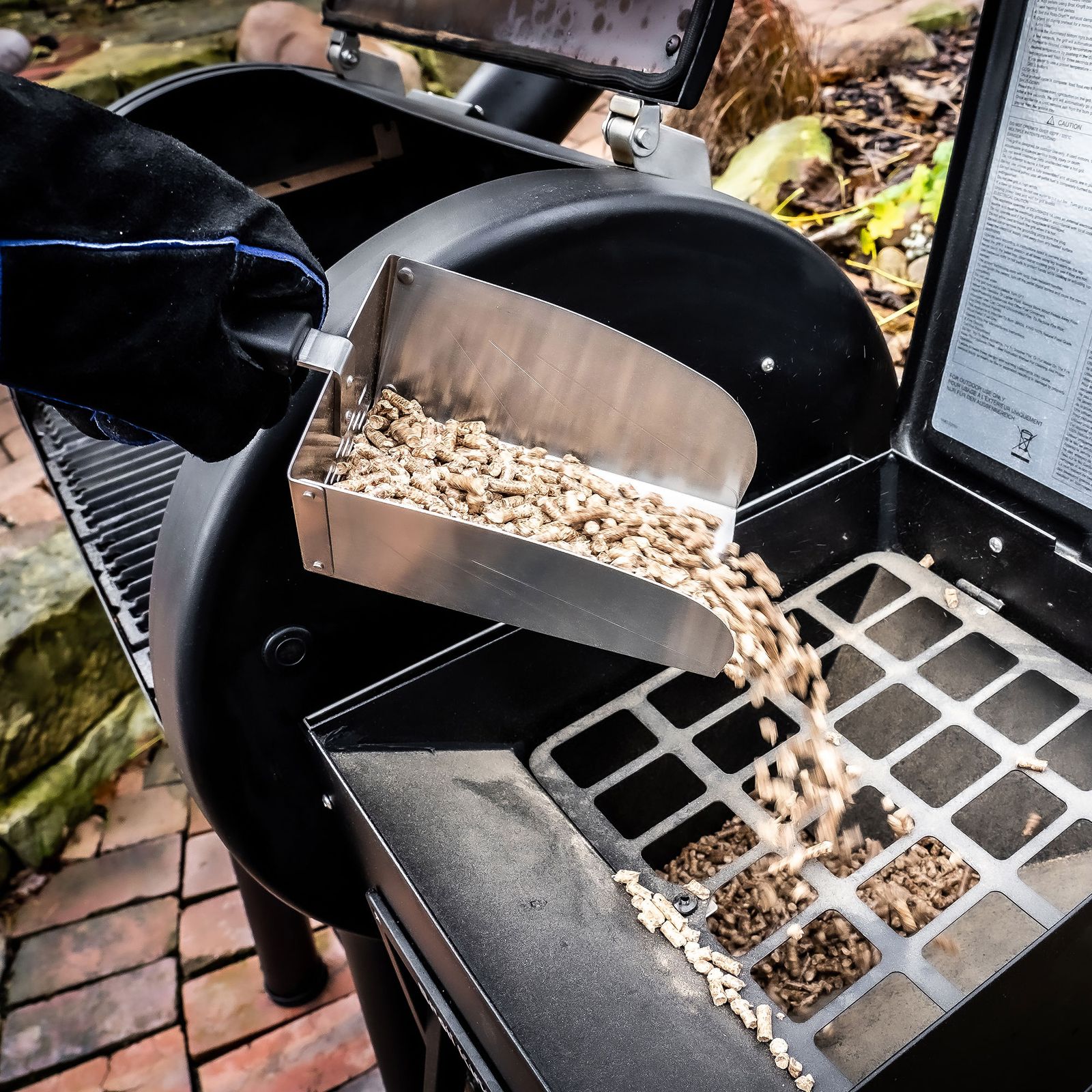 Jak działa grill na pellet i skąd bierze się smak dymu?